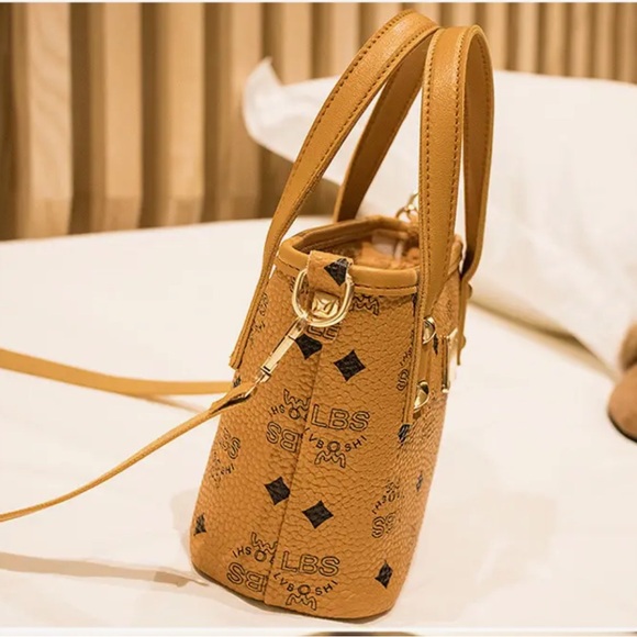 Red or Black Women’s Small Tote Bag NIP - Picture 11 of 14